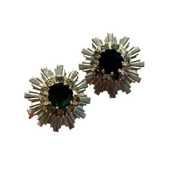 Vintage screw back earrings textured silvertone & deep green rhinestone centers - Picture 4 of 7